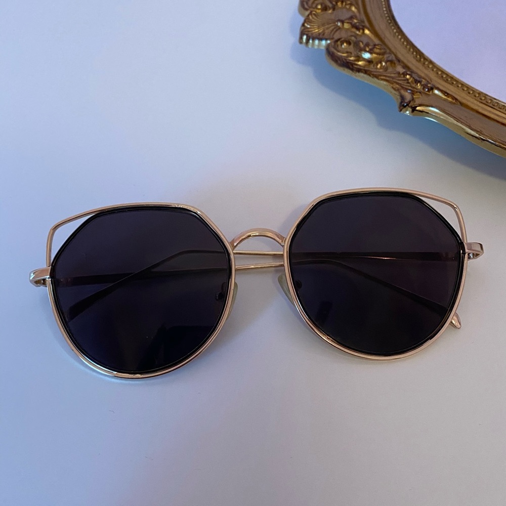 vintage cool shaped sunnies